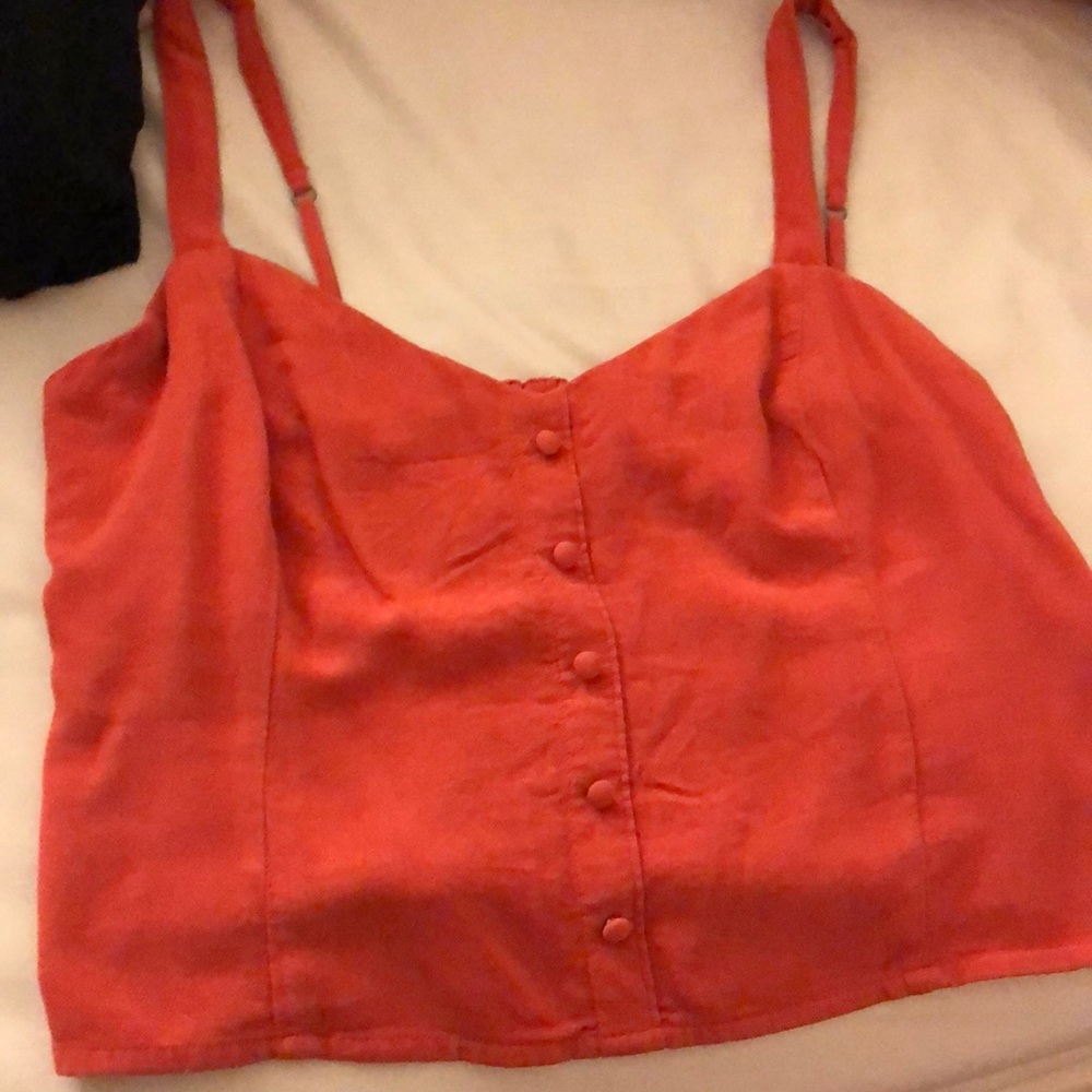 Cute crop coral top!